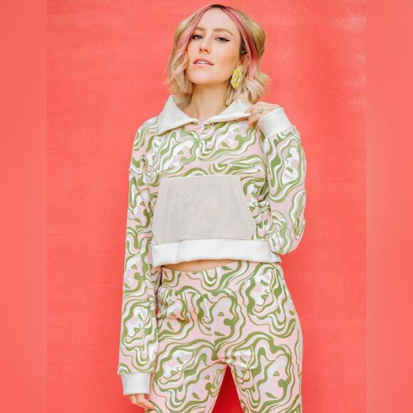 Dazey La Reflect Woman Figure Velour Half Zip Cropped Track Top L - Picture 1 of 11